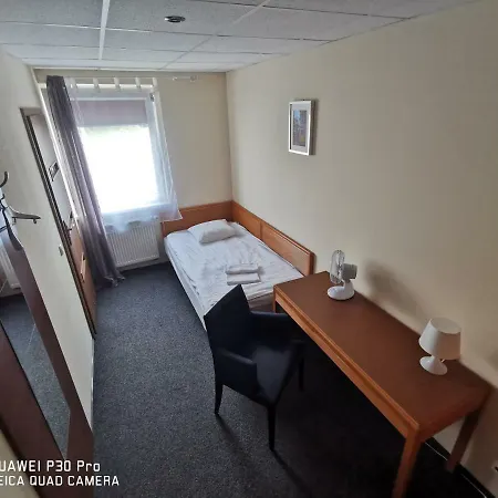 Sleep&fly Hostel *