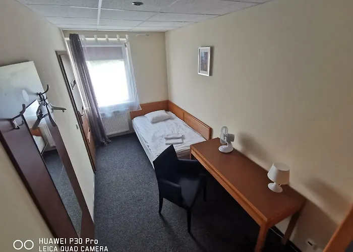 Sleep&fly Vandrarhem *