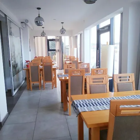 Sleep&fly Hostel *